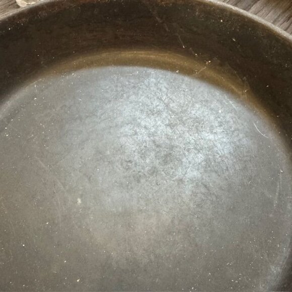 Vintage 10.5" Cast Iron Skillet With Double Pour Spouts & Long Handle Seasoned F - Picture 3 of 7